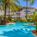 Apartment Luxurious In Puente Romano, *
