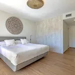 Luxurious In Puente Romano, Apartment *