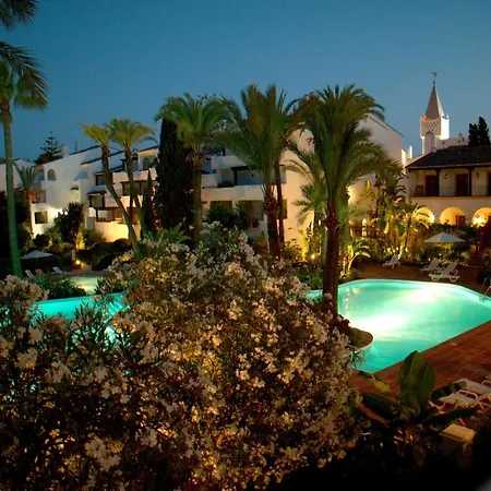 Διαμέρισμα Luxurious In Puente Romano, *