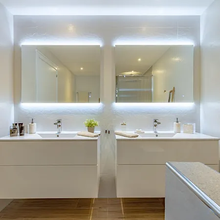 Luxurious In Puente Romano,