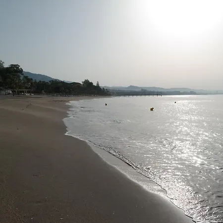 Apartment Luxurious In Puente Romano,