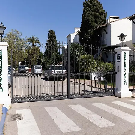 Apartment Luxurious In Puente Romano,