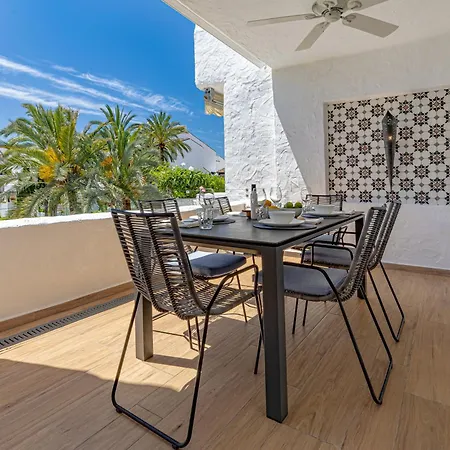 Apartment Luxurious In Puente Romano,