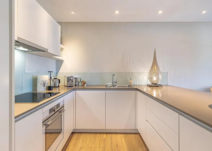 Luxurious In Puente Romano, Apartament