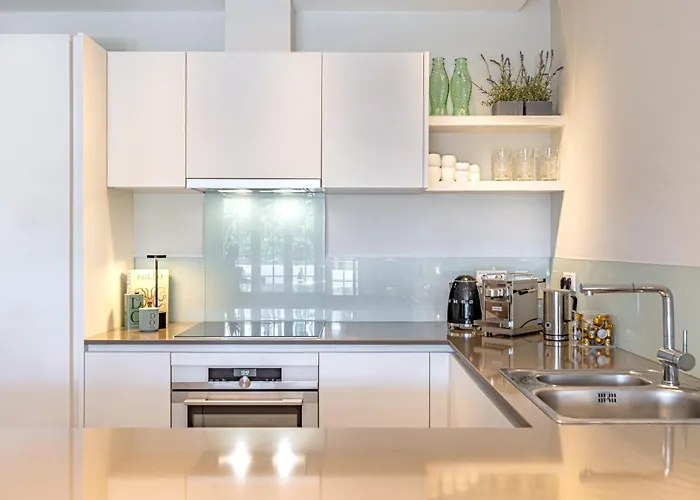 Luxurious In Puente Romano, Apartament