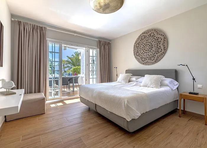 Luxurious In Puente Romano, Apartament *