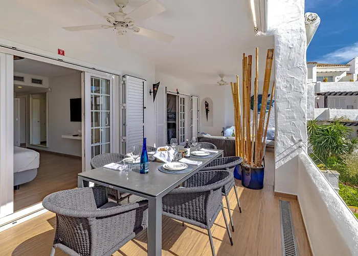 Luxurious In Puente Romano, Apartament