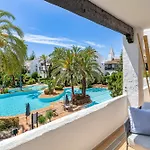 Apartamento Luxurious In Puente Romano,