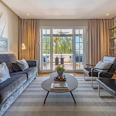 Apartamento Luxurious In Puente Romano,