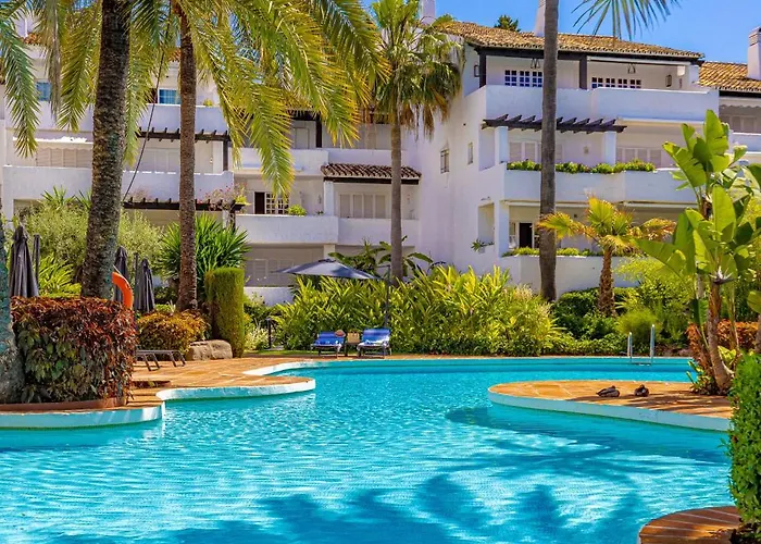 Апартаменти Luxurious In Puente Romano, *
