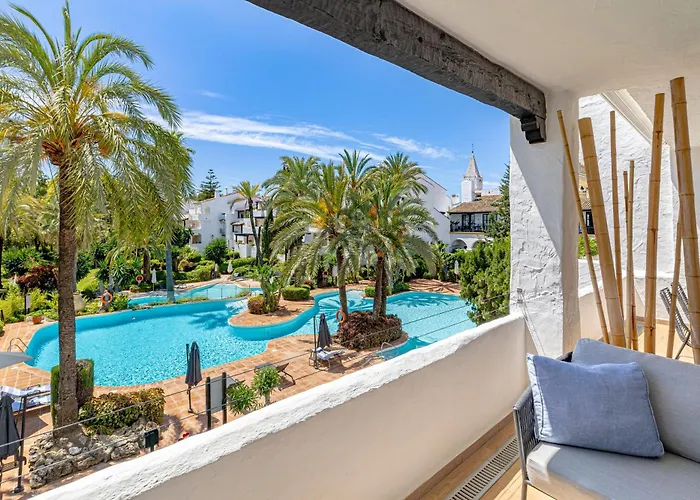 Апартаменти Luxurious In Puente Romano,