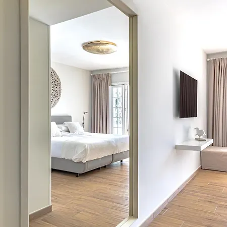 Apartment Luxurious In Puente Romano,