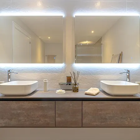 Apartment Luxurious In Puente Romano, *