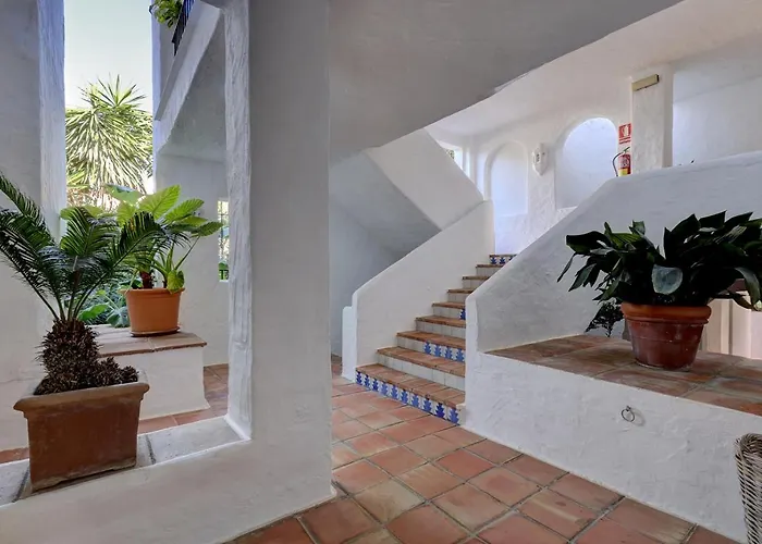 Luxurious In Puente Romano, דירה